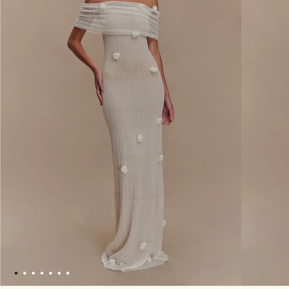 Meshki Dresses & Skirts - Meshki Strapless White Dress with Textured Accents